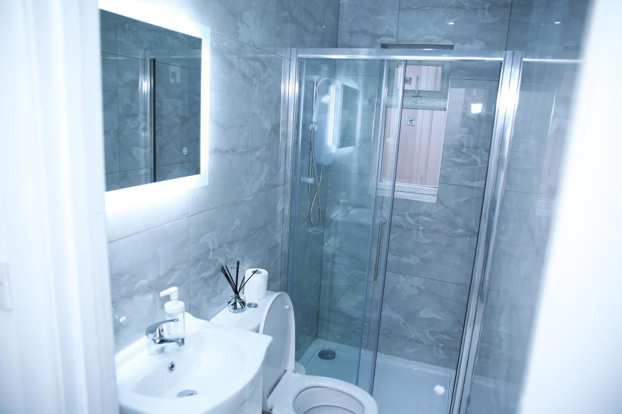 ロンドンHarrow Luxury Flat With Free Parking.アパートメント エクステリア 写真