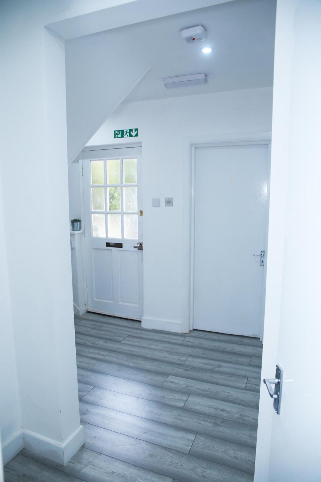 ロンドンHarrow Luxury Flat With Free Parking.アパートメント エクステリア 写真